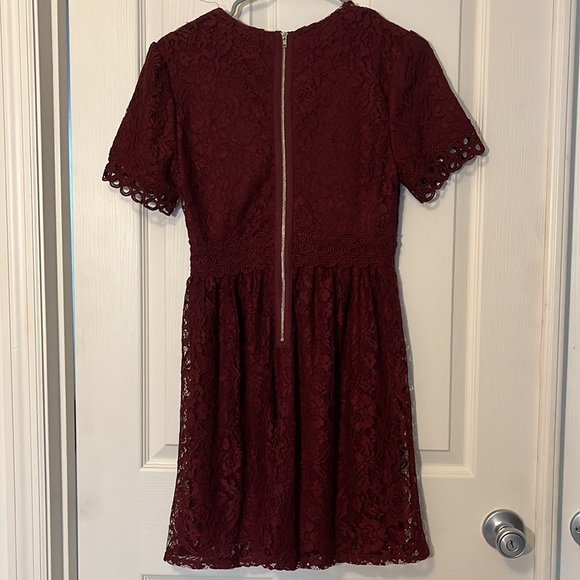 Francesca’s maroon lace dress NWT size small - Picture 5 of 6
